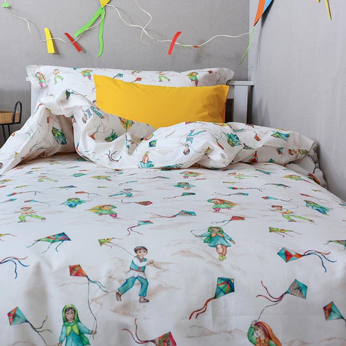 duvet cover with pattern design with kids flying kites